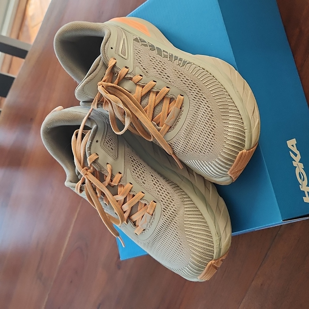Hoka Bondi 7 size 6.5 B grey peach